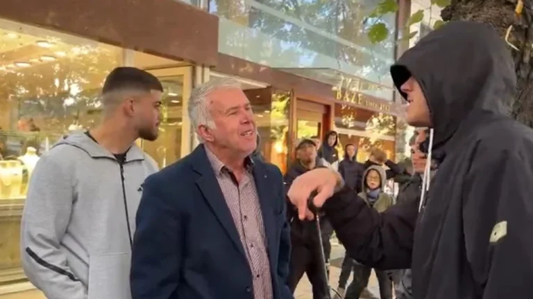 Në Korçë ka nisur protesta, qytetarëve u bashkohet edhe një mësues gjimnazi