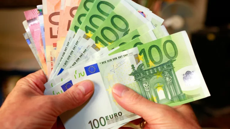 “664 milionë euro” në gjashtë muaj, euro vijon rënien përballë lekut