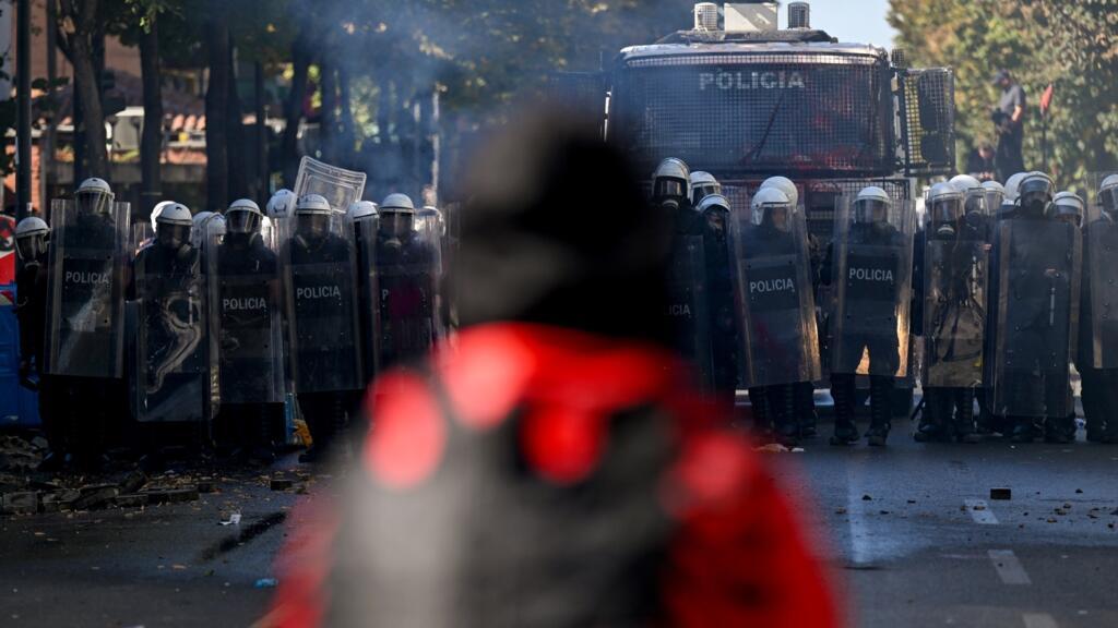 Gjoba mbi 550 dollarë për protestuesit e dhunshëm, paralajmëron Rama