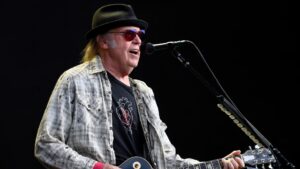 Padia e Neil Young kundër fushatës së Trump: “Rockin’ in the Free World” u luajt pa leje