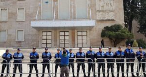 Mbi 2 mijë policë në terren për protestat, angazhohen FNSH, “Shqiponja” dhe dronë për monitorim