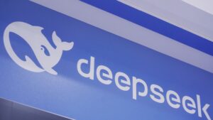 SHBA ndalon përdorimin e DeepSeek në agjencitë qeveritare, thellohet përçarja e AI me Kinën