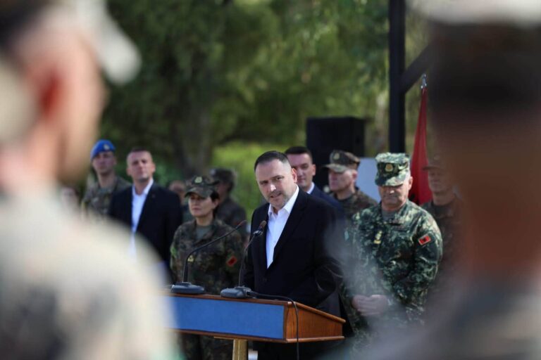 FOTO/ Ministri Nufi vizitë në Bunavi, Vlorë: Formimi i ushtarakëve të rinj, themeli i një Force të Armatosur profesionale