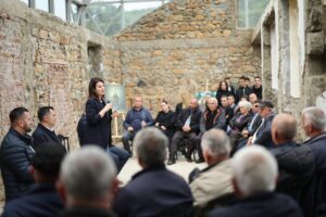 Zv/kryeministrja Koçiu: 26 përfitues nga Paketa e Maleve në Gjinar, hapi drejt një kapitulli të ri për turizmin