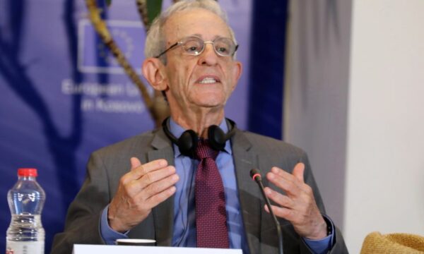 Profesori amerikan Daniel Serwer  BE ja të vlerësojë ndryshimet në ligjin për Specialen  kompromisi për Presidenten ishte pozitiv