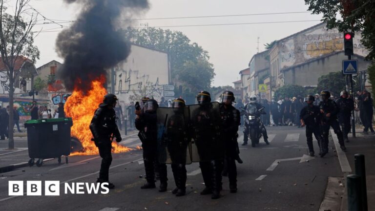 Franca mbyll deri në 500 shkolla të hënën për shkak të protestave studentore