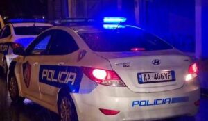 Plagosi dy policë me thikë, arrestohet 47-vjeçari gjerman