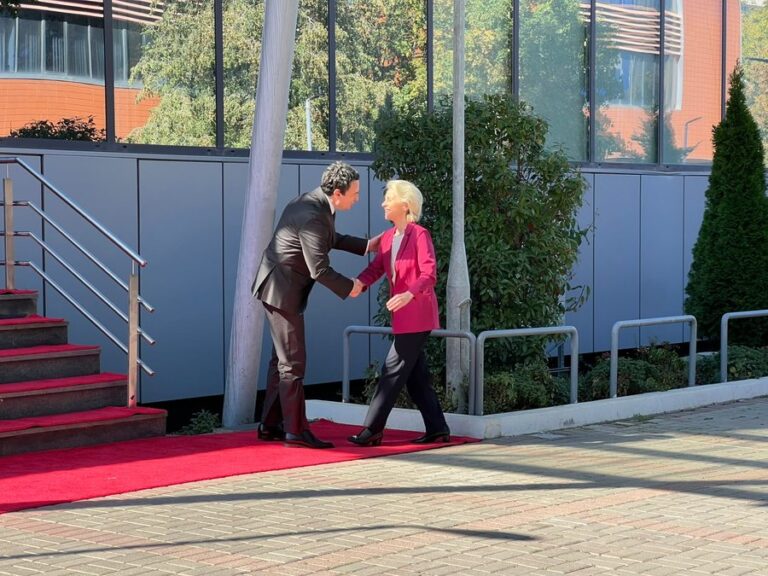 Ursula von der Leyen në Prishtinë, Albin Kurti pret Presidenten e Komisionit Evropian
