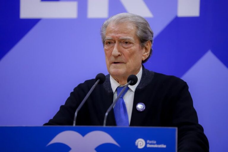 Berisha: “Padrino” sot tejkaloi dhunën e Ramiz Alisë ndaj studentëve, nesër në orën 14:00 të gjithë para Ministrisë së Arsimit