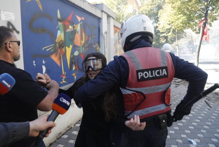 Shkatërrimet në Tiranë, Policia e Shtetit: 55 të arrestuar dhe 98 të proceduar penalisht