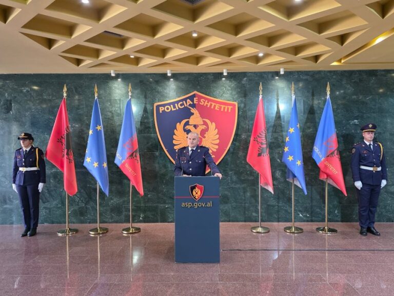 ”Shmangni dhunën”, Policia: Ka grupe që bëjnë thirrje për akte terr*riste, 127 qytetarë të arrestuar në Tiranë