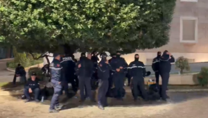Protesta, dy vajza pretendojnë se janë ngacmuar nga policët