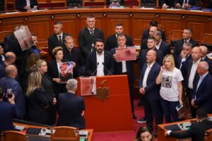 PD në Parlament: Rama të dorëhiqet menjëherë, Parlamenti të vetëshpërndahet