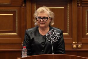 Presidentja e Kosovës kthen në rishqyrtim ligjin për Dhomat e Specializuara