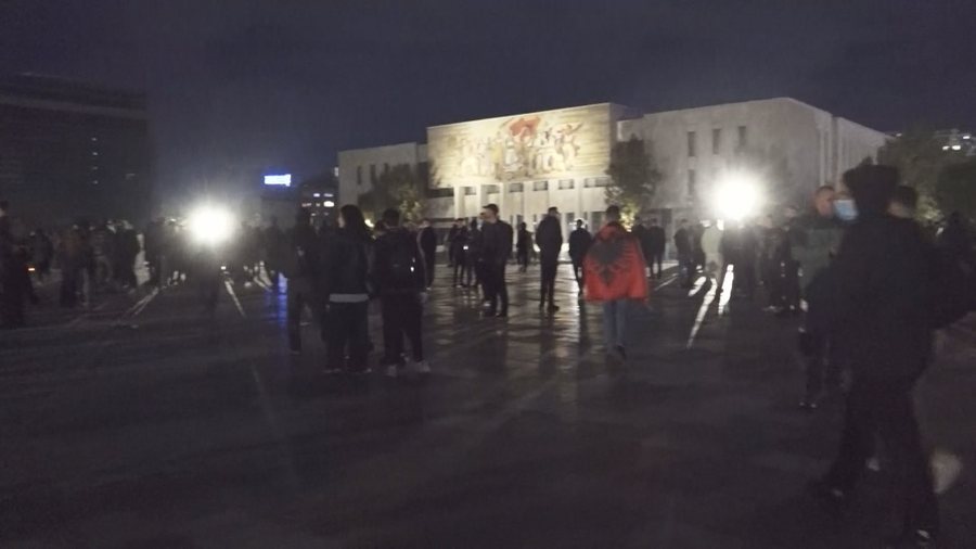 Protesters leave the Prime Minister’s Office, stop at “Skanderbeg” Square