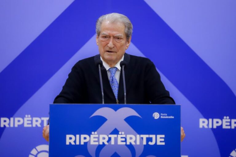 Berisha thirrje shqiptarëve për të mbështetur nesër gjimnazistët dhe studentët e Tiranës