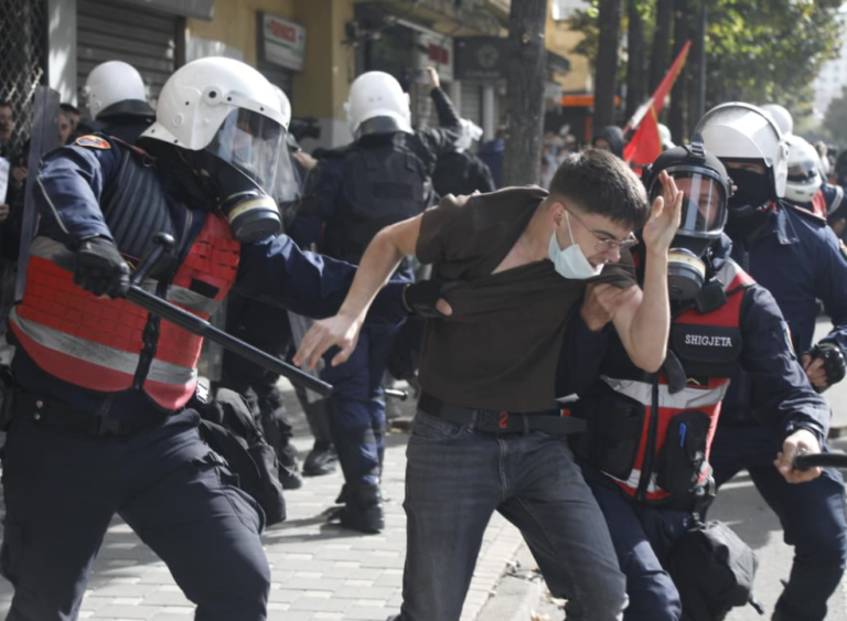 Të mitur të shoqëruar nga protesta, Avokati i Popullit: Sillni ankesa për trajtimin nga Policia