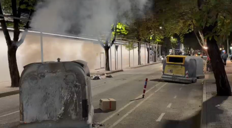 Tirana rrezik për epidemi nga mungesa e kazanëve të mbeturinave