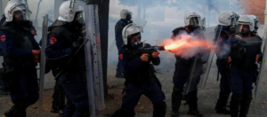 Media shtetrore gjermane: Policia shqiptare me strategji të re ndaj protestuesve