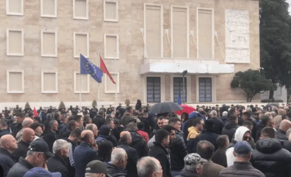 pd-sot-proteste-te-kryeministria-ora-12-00