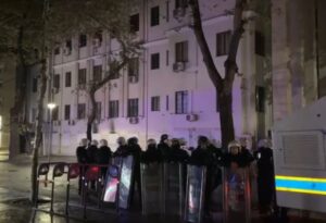 Policia vijon të mbajë në gatishmëri Tiranën, edhe pas shpërndarjes së protestuesve