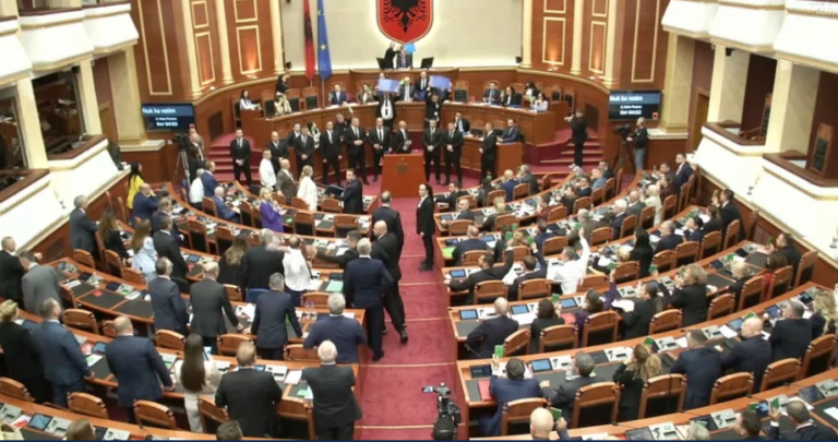 Edi Rama absolut në PS; as Braçe, Spiropali e Sinaj nuk marrin frymë, po i shikoi vëngër kryeministri!