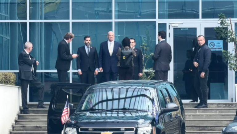 Ambasadori amerikan përsëri në SPAK