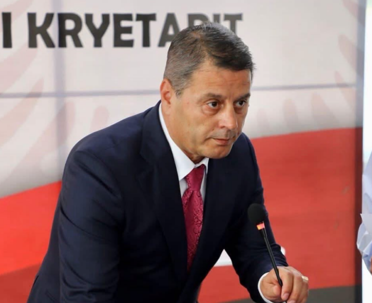Kryebashkiaku Ndreu apel qytetarëve të Lezhës: Mos ndizni zjarre, rrezik i lartë për përhapjen e flakëve
