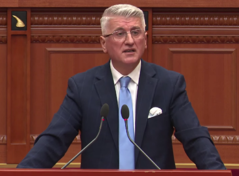 “Po silleni si pushtues”, Gjekmarkaj për Reformën Territoriale: Deputetët e PS nuk kanë qenë kurrë kaq ngushtë sesa sot