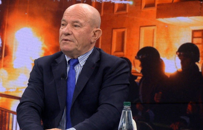 Meçe: Turp i Zotit, Berisha me 200 njerëz në protestë! Mos të flasë më në emër të popullit