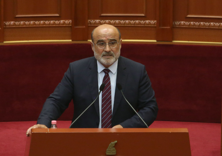 ”Nuk jam njeri që më bëhet presion”, deputeti Sinaj tregon pse votoi PRO për Reformën Territoriale