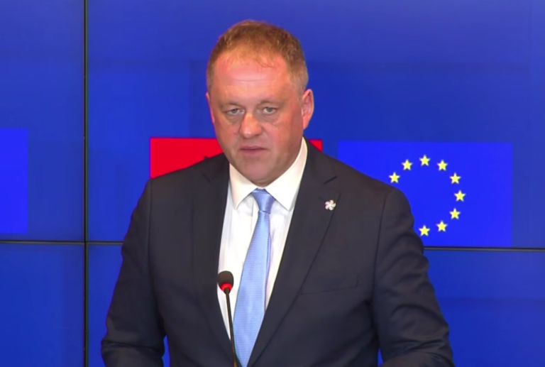 Ministri Thomas Byrne: Shqipëria po bën progres, duam që të mbyllim edhe kapituj të tjerë