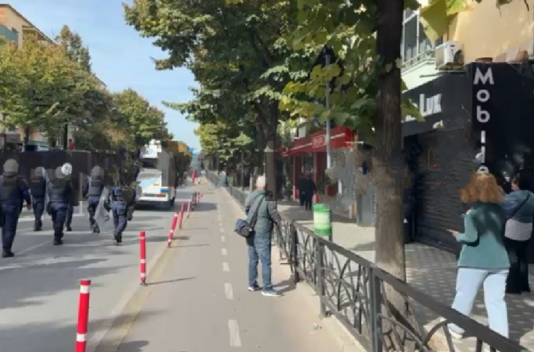 Në ”Rrugën e Durrësit” sot nuk ka asnjë biznes të hapur