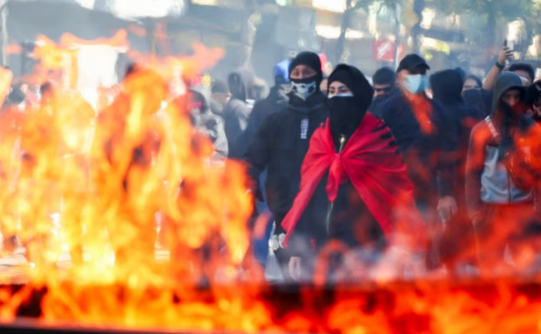 REL: Trazirat shpërthejnë përsëri në protestën antiqeveritare