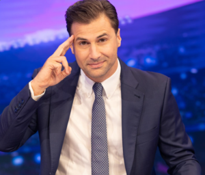 Lorik Cana me studentët: E gjithë vëmendja tek ata deri në gjetjen e zgjidhjes