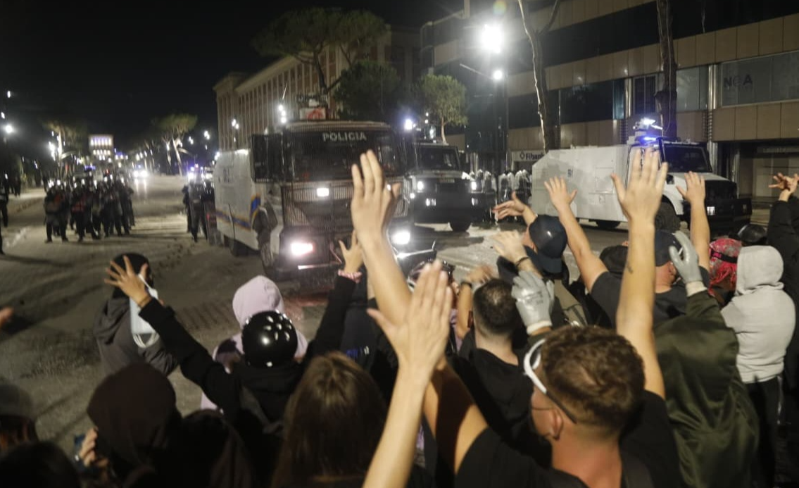 OSBE për protestat në Shqipëri, thirrje për uljen e tensioneve: Gazetarët të jenë të sigurt