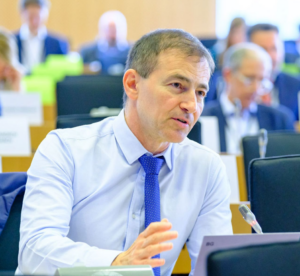 Eurodeputeti bullgar reagon për protestat në Tiranë, Kovatchev: Të dëgjohen zërat e të rinjve