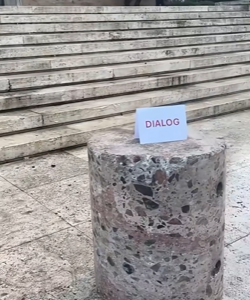 Edhe sot kryeministri poston video: Dialog!