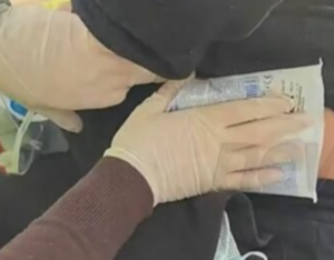 Protesta studentore në Tiranë, i riu qëllohet me plumb gome në bark