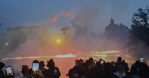 Nuk ndalet përplasja frontale në bulevard, “lumë” fishekzjarrësh e molotov në drejtim të policisë