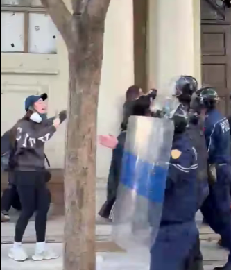 The girl who faced several police officers alone: Berisha shares the footage, “Brave”