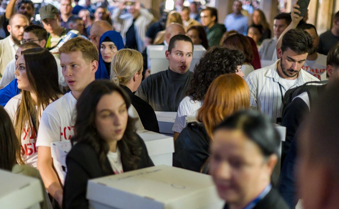 Mbyllet votimi në Serbi, pjesëmarrje rekord dhe sulme ndaj mbështetësve të studentëve