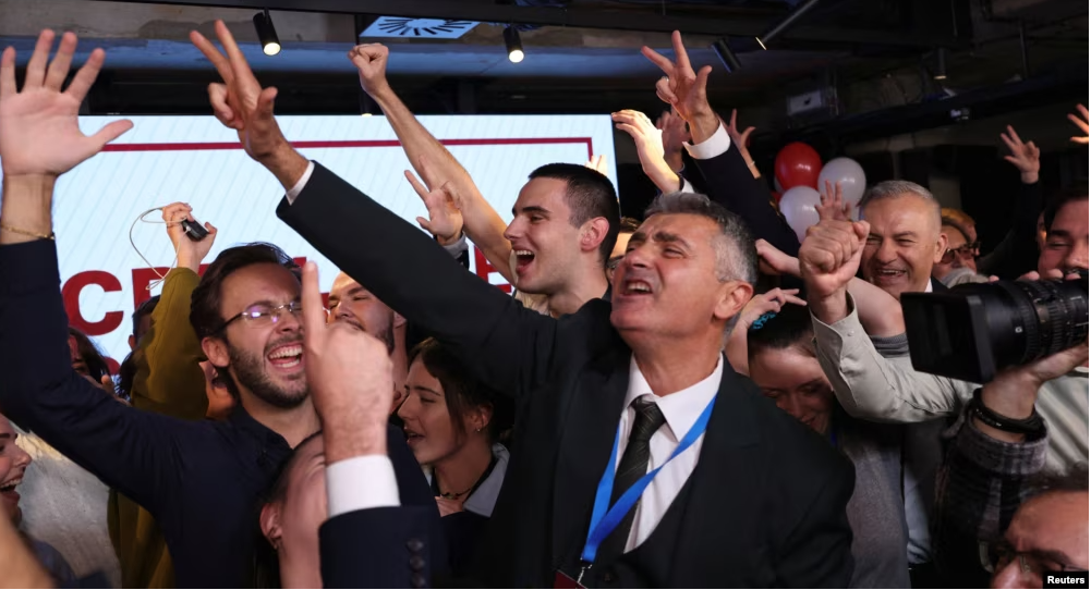 Partia fituese e studentëve serbë  Kosova pjesë e Serbisë  Me Rusinë partneritet strategjik 