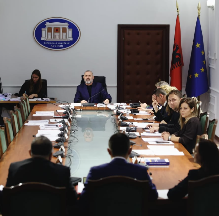 Debat për protestën në Kuvend/ Kaso: Të shpërndahet Kuvendi. Xhafaj: Dhuna vjen nga PD