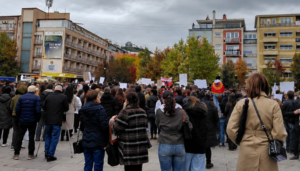 Protestë në Prishtinë pas vr*sjes së Arlinda Zekajt