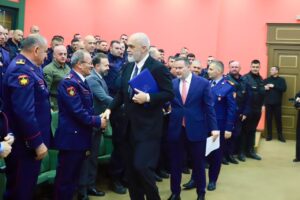 Rama poston shifrat dhe kritikon ekranet televizive: Në Shqipëri ka më shumë policë të plagosur sesa protestues