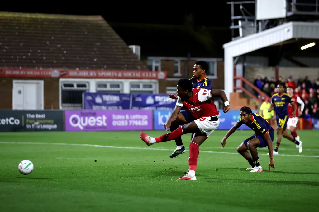 E bujshme/ Arsenali eliminohet nga “peshkatarët” e Fleetwood Town nga Carabao Cup