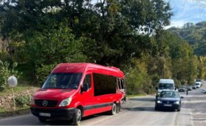 Aksident në aksin Librazhd–Përrenjas. Përplasen katër automjete, tre persona përfundojnë në spital
