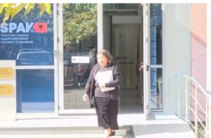 Juristja dorëzon në SPAK kallëzim ndaj kryeministrit Rama dhe kryepolicit Hita