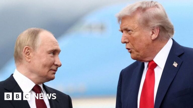 Trump pezullon disa sanksione ndaj Rusisë ndërsa përplasja me Zelenskyn intensifikohet